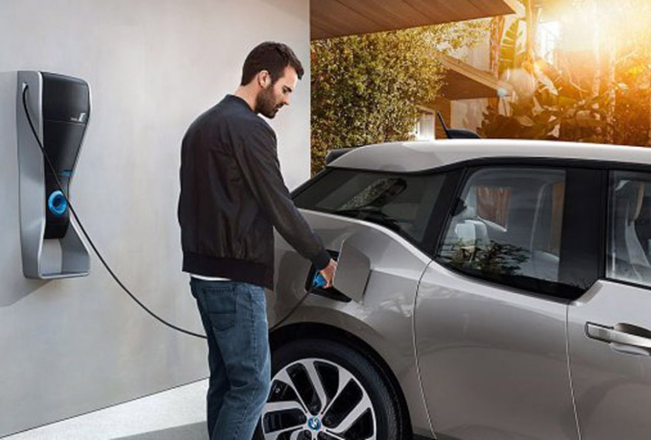 BMW - električno punjenje baterija