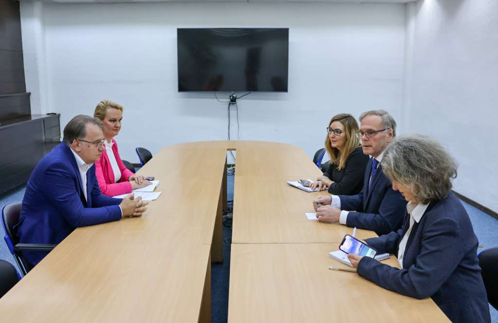 Premijer Nikšić sastao se s direktorom EBRD za Bosnu i Hercegovinu Leanderom Treppelom i šeficom Ureda EBRD-a u BiH Manuleom Neassl
