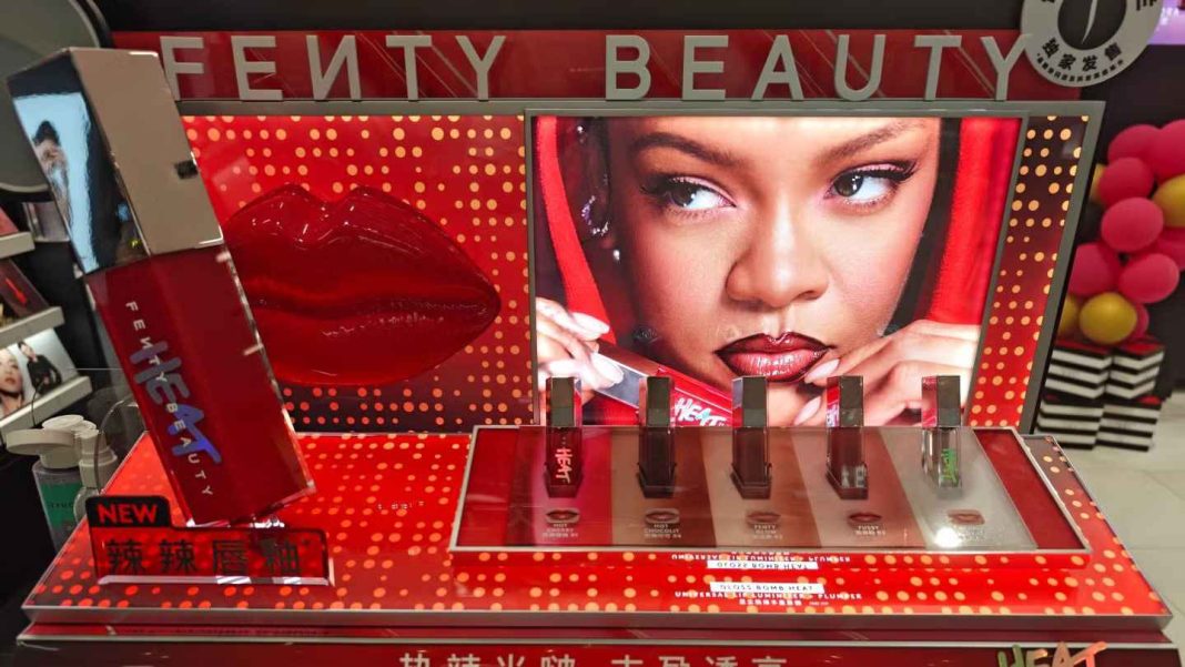 LVMH razmatra prodaju udjela u Fenty Beauty brendu Rihanne