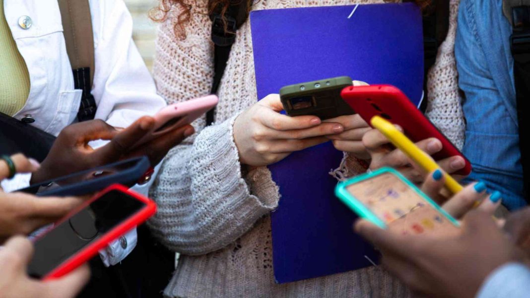 Zabrana društvenih mreža za mlađe od 16 godina: Meta počela slati poruke korisnicima