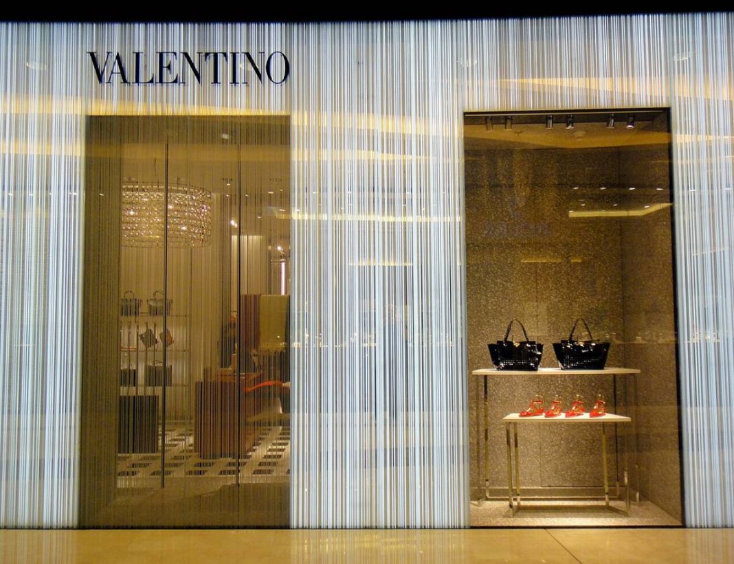 Valentino pod pritiskom: Prihodi pali 15%, dug premašio milijardu eura