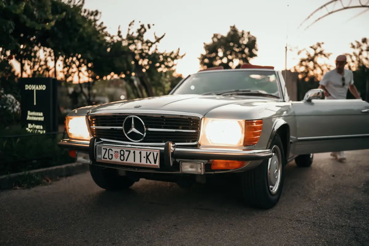 Mercedes 350 SL 1972. godine (izvor Financa.ba)