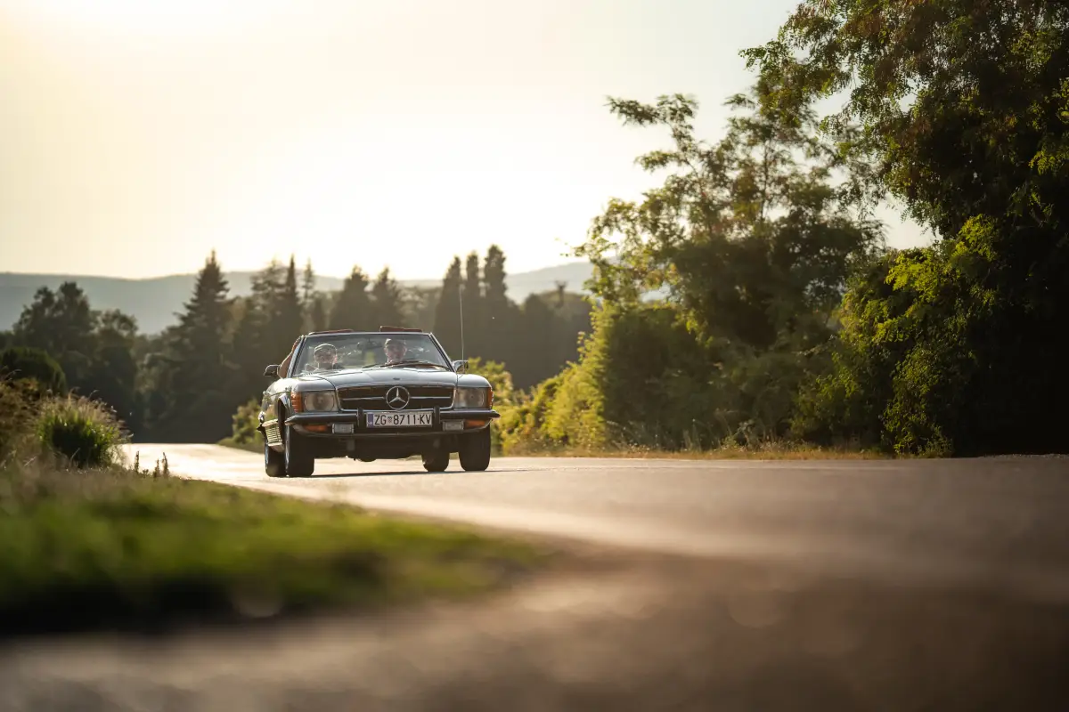 Mercedes 350 SL 1972. godine (izvor Financa.ba)