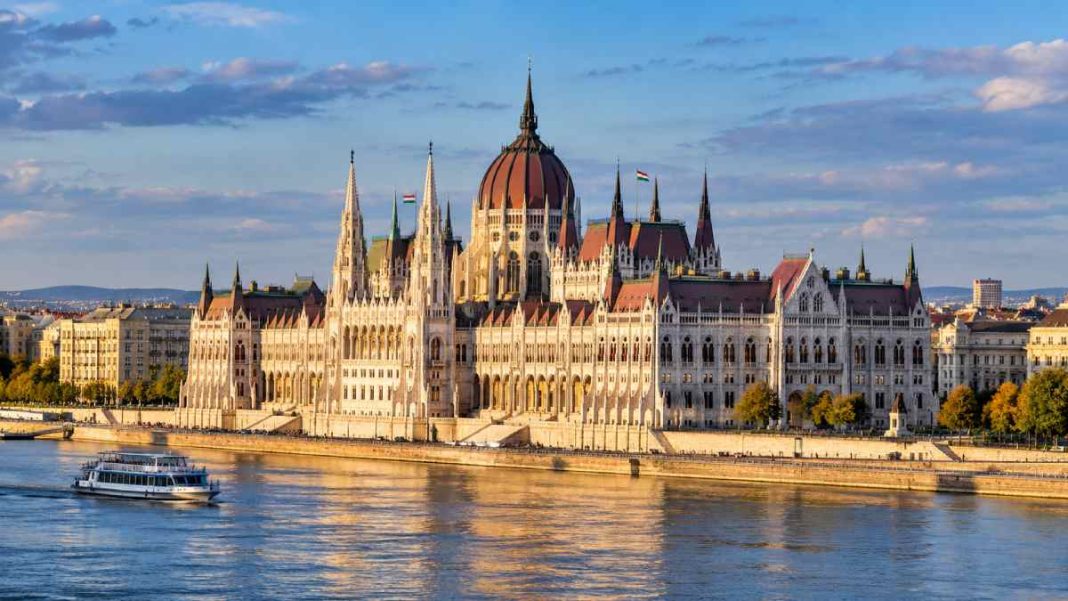 Mađarska želi uvesti euro, ali Fitch očekuje veći deficit od vlade